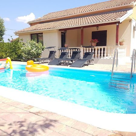 Vacation Home Duilo Donji Zemunik Exterior photo