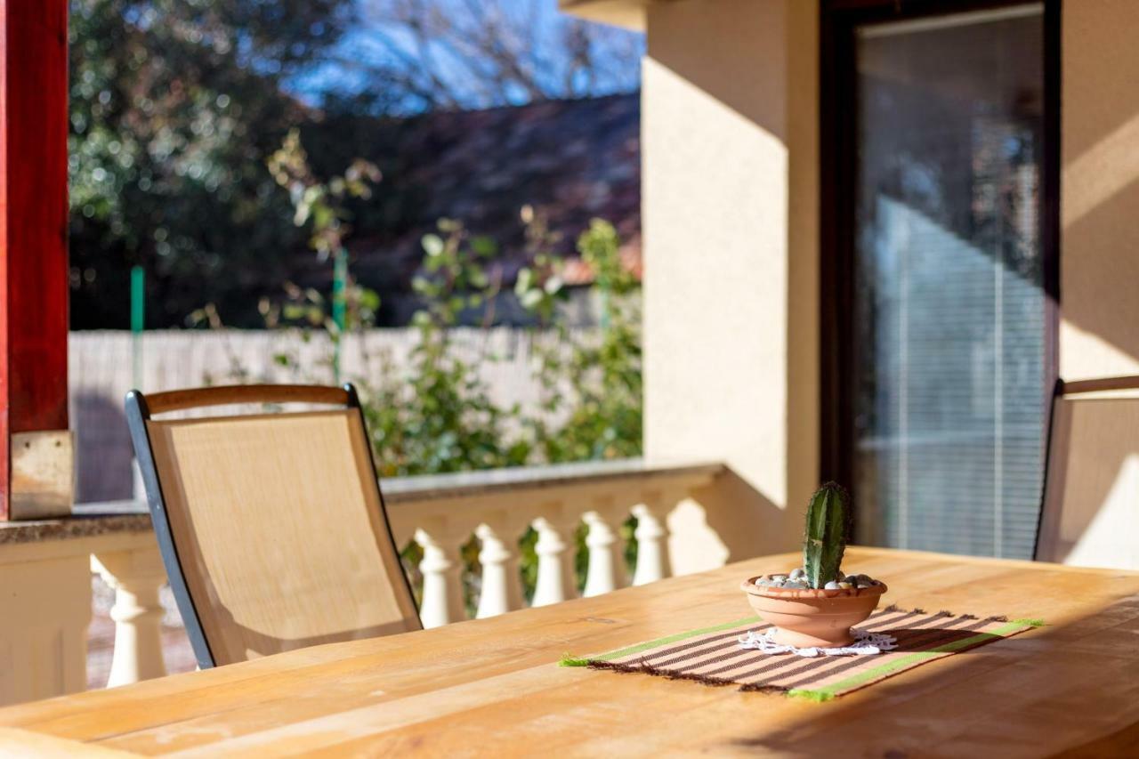 Vacation Home Duilo Donji Zemunik Exterior photo