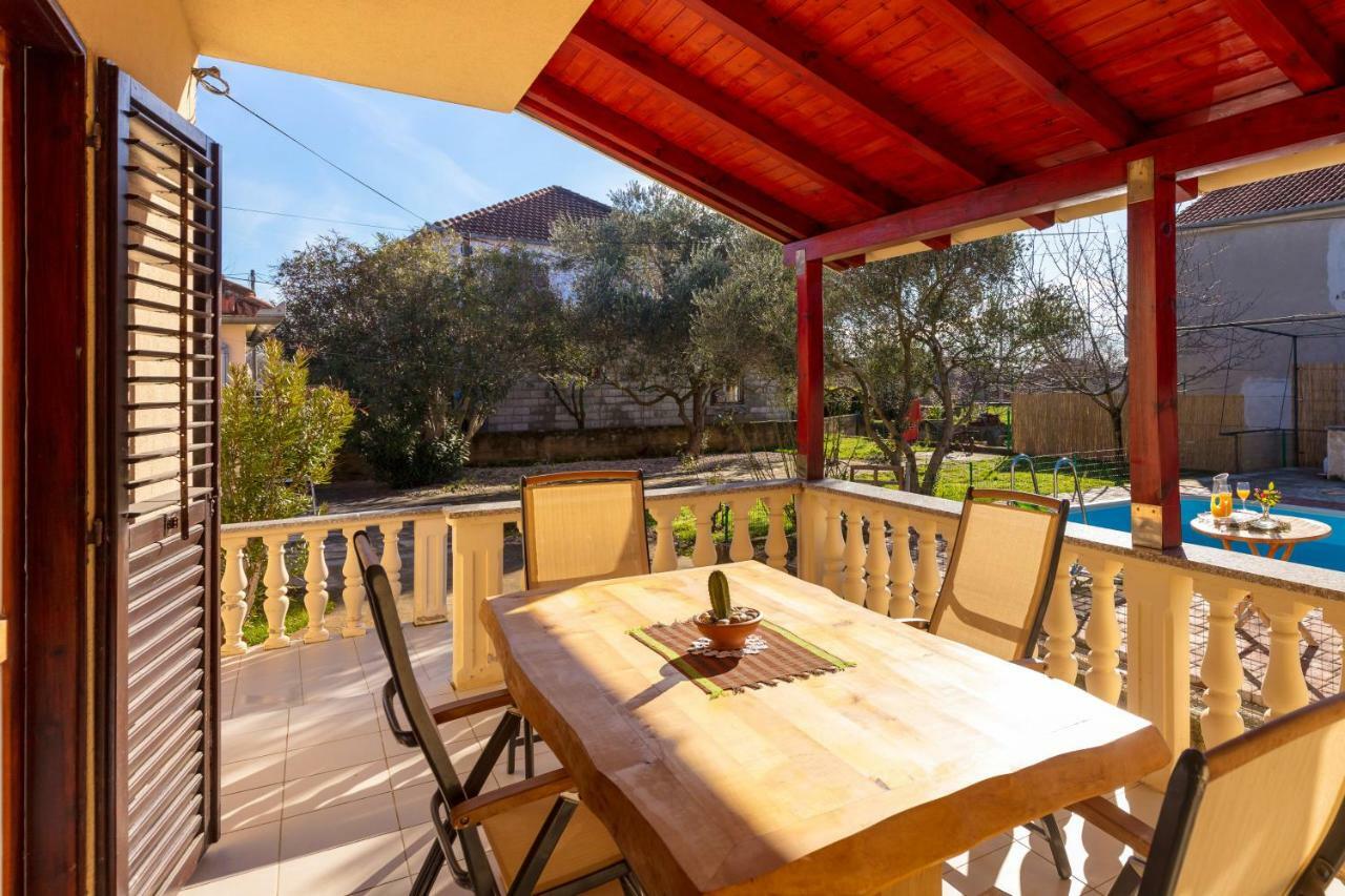 Vacation Home Duilo Donji Zemunik Exterior photo