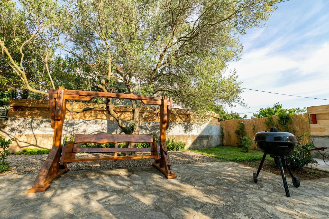 Vacation Home Duilo Donji Zemunik Exterior photo