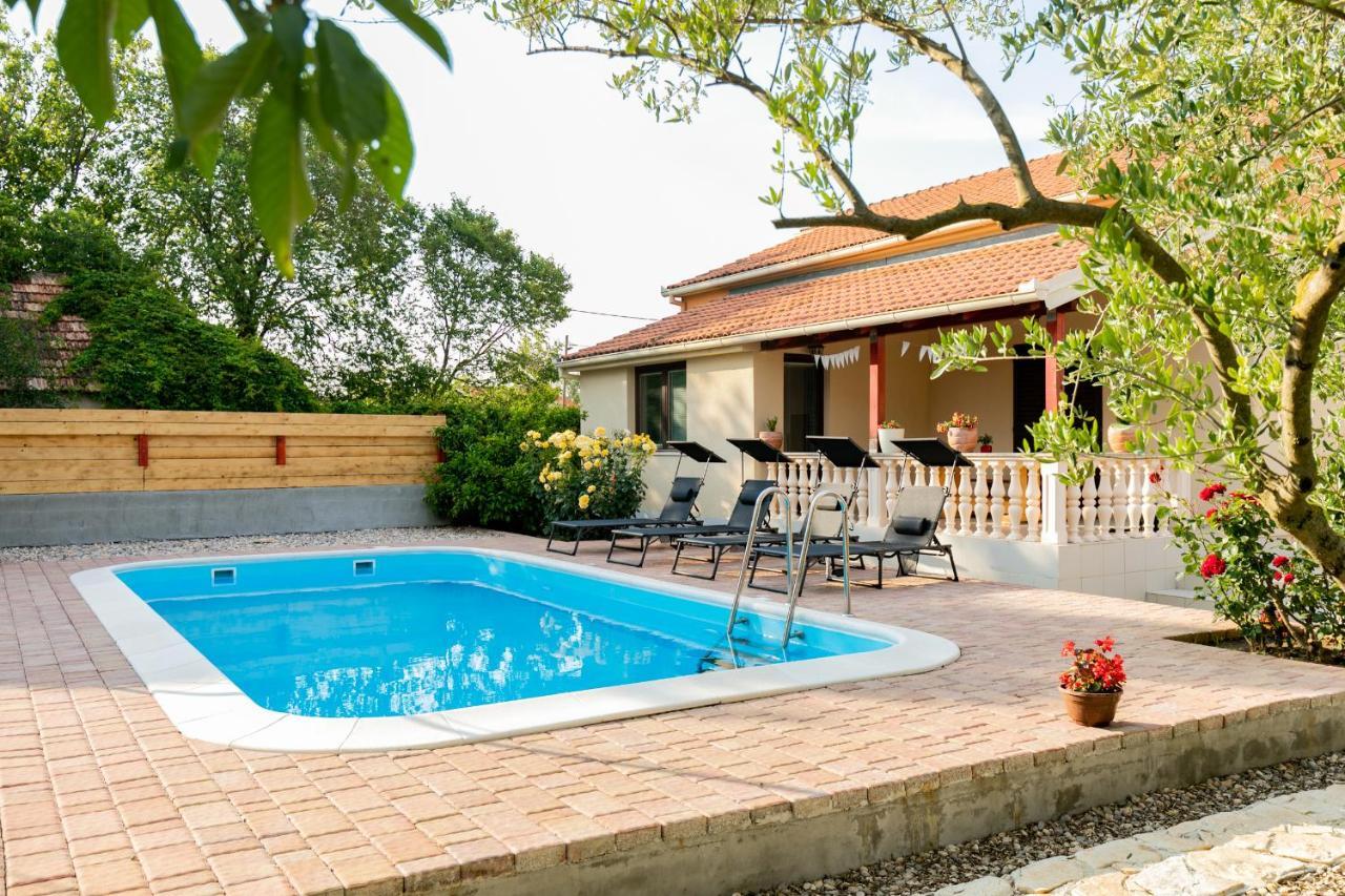 Vacation Home Duilo Donji Zemunik Exterior photo